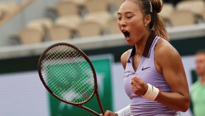  郑钦文强势晋级法网女单四强