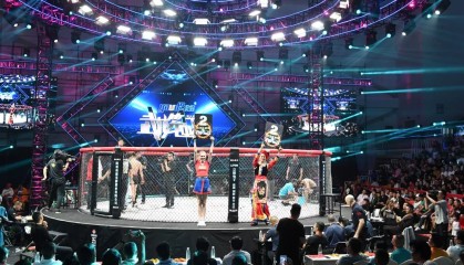  电竞场馆座无虚席，粉丝热情点燃赛场氛围  