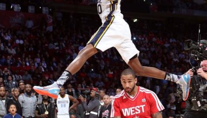  扣篮大赛激情上演，空中飞人争夺桂冠