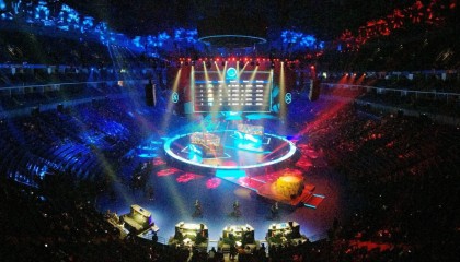  电竞周边产品热销，粉丝热情持续高涨