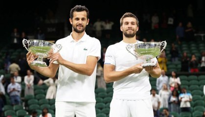  梅总温网决胜盘抢七，惊险捧起冠军奖杯