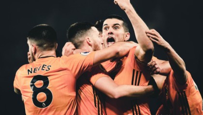  英超黑马逆袭榜首，传统豪强面临严峻挑战