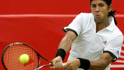  贝雷蒂尼发球重炮，女王杯草地赛轰出25记ACE