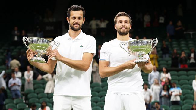  梅总温网决胜盘抢七，惊险捧起冠军奖杯