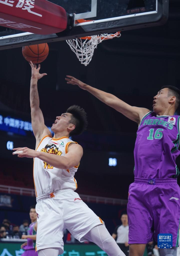  深圳马可波罗失误连连，不敌山东高速男篮