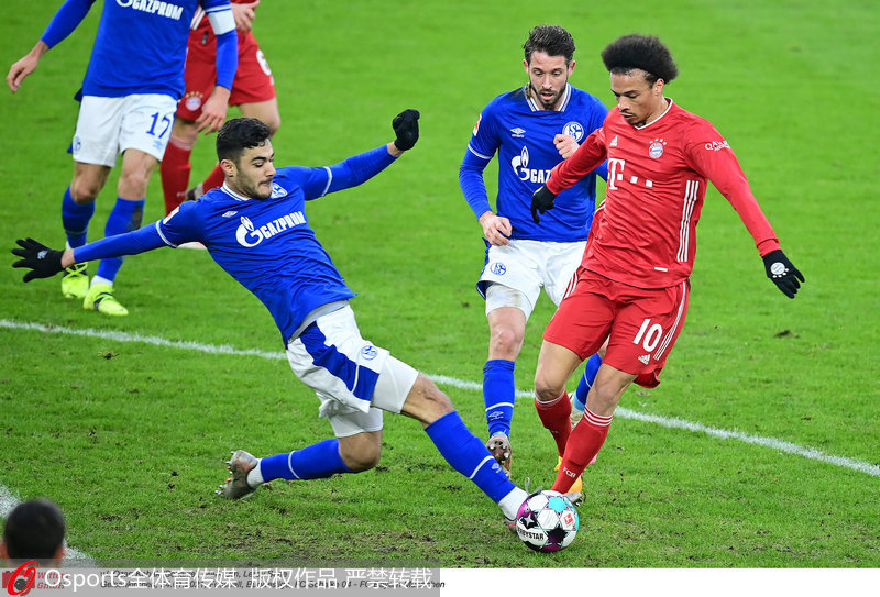  球迷文化薪火相传，助威声浪震撼绿茵场