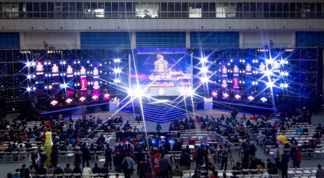  电竞嘉年华盛大开幕，万千玩家共襄盛举