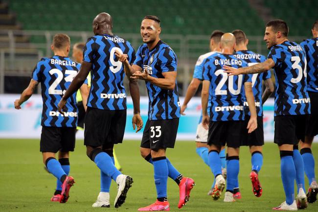  那不勒斯替补建功，客场险胜保留希望  