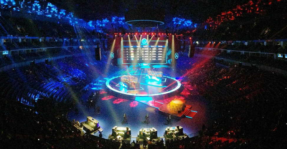  电竞周边产品热销，粉丝热情持续高涨