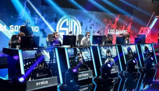  电竞风云人物齐聚共话行业发展