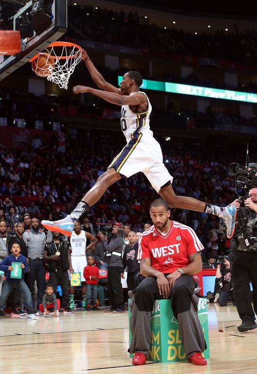  扣篮大赛激情上演，空中飞人争夺桂冠