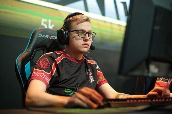  替补选手临危受命，临场发挥惊艳众人  