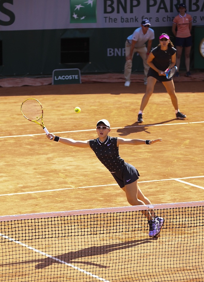  中国金花双打建功，段莹莹/郑赛赛法网夺冠